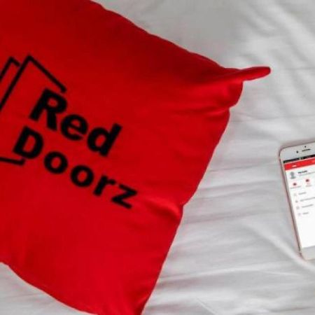 Reddoorz Plus @ Setiabudi Barat Jacarta Exterior foto