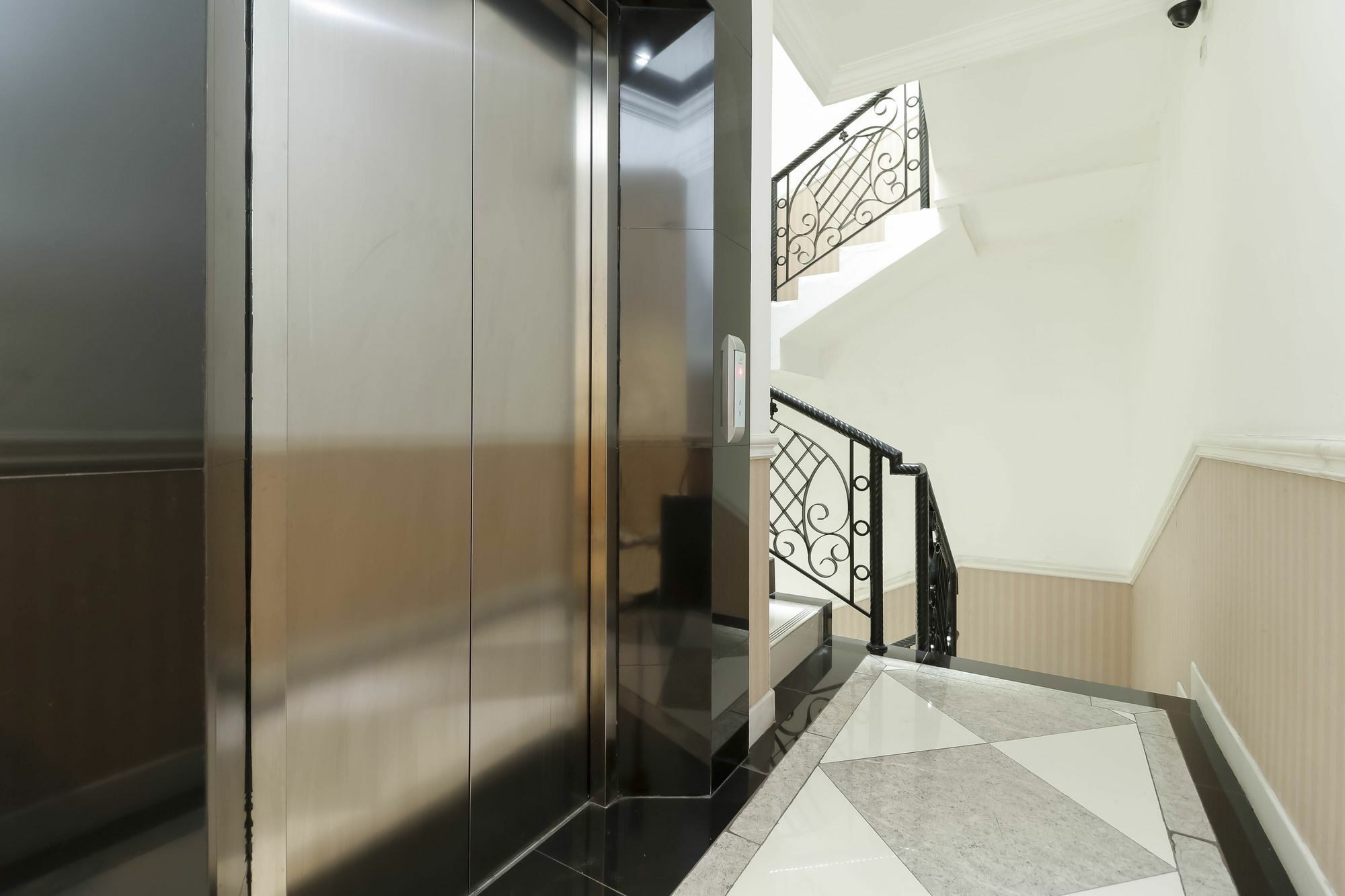 Reddoorz Plus @ Setiabudi Barat Jacarta Exterior foto