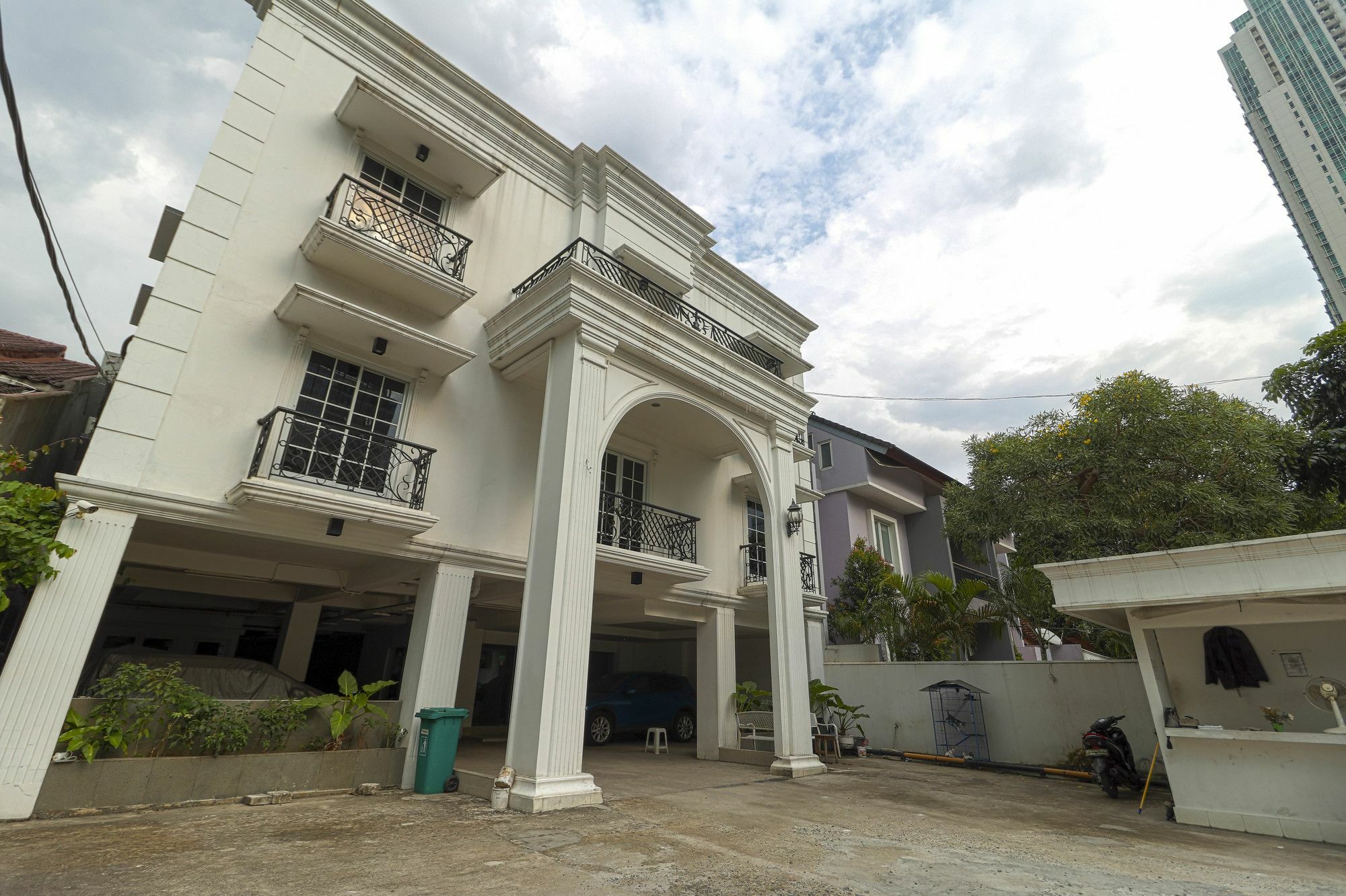 Reddoorz Plus @ Setiabudi Barat Jacarta Exterior foto