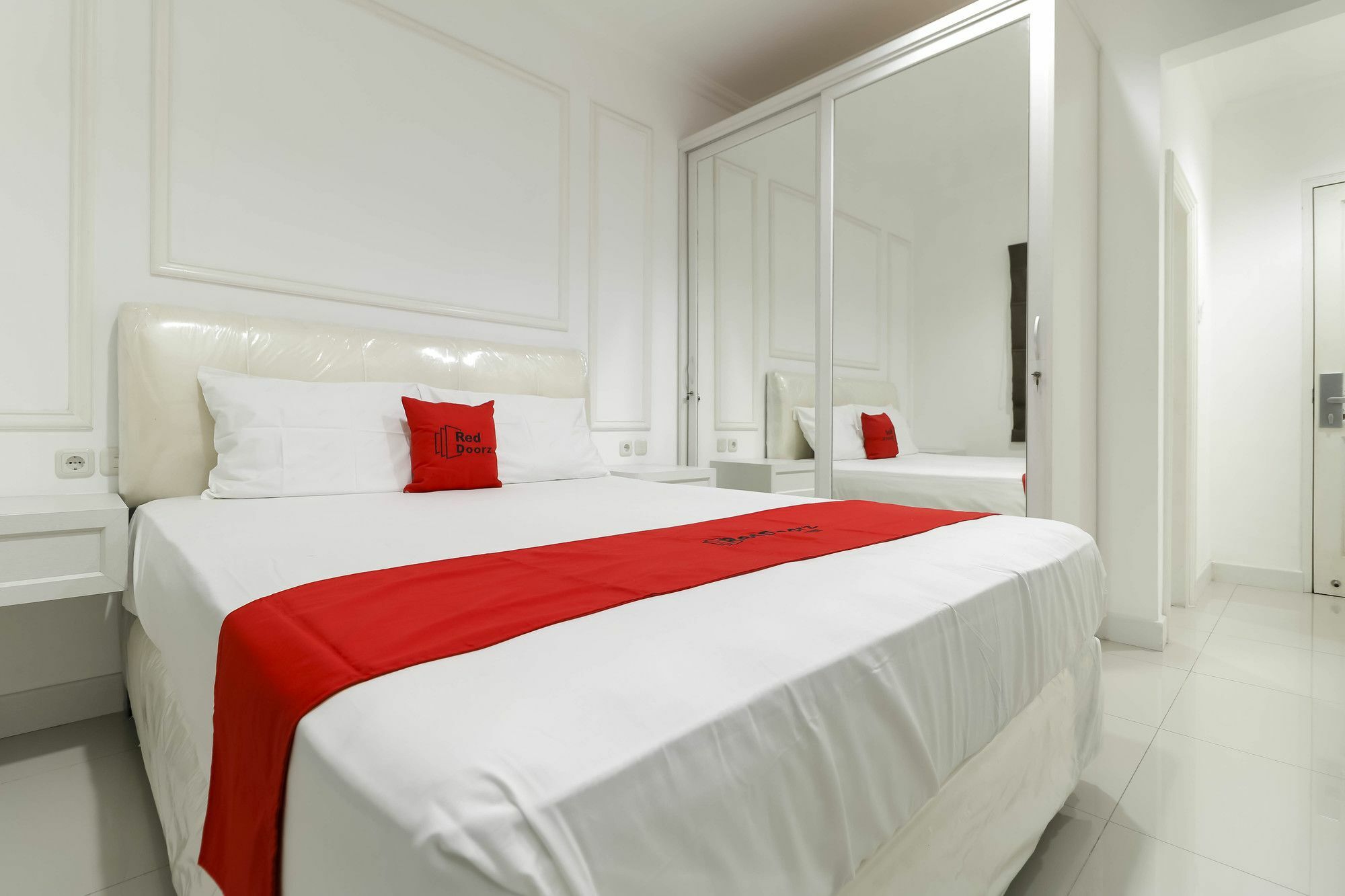 Reddoorz Plus @ Setiabudi Barat Jacarta Exterior foto