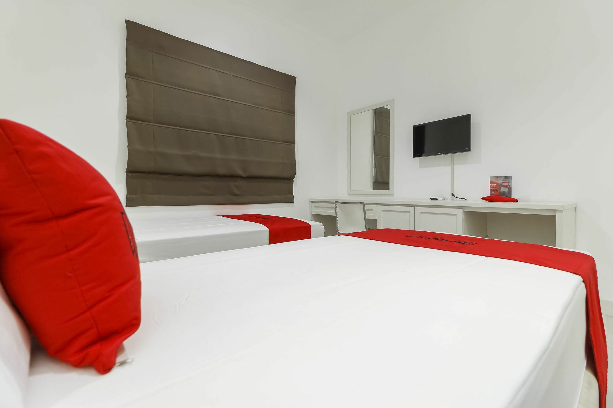 Reddoorz Plus @ Setiabudi Barat Jacarta Exterior foto
