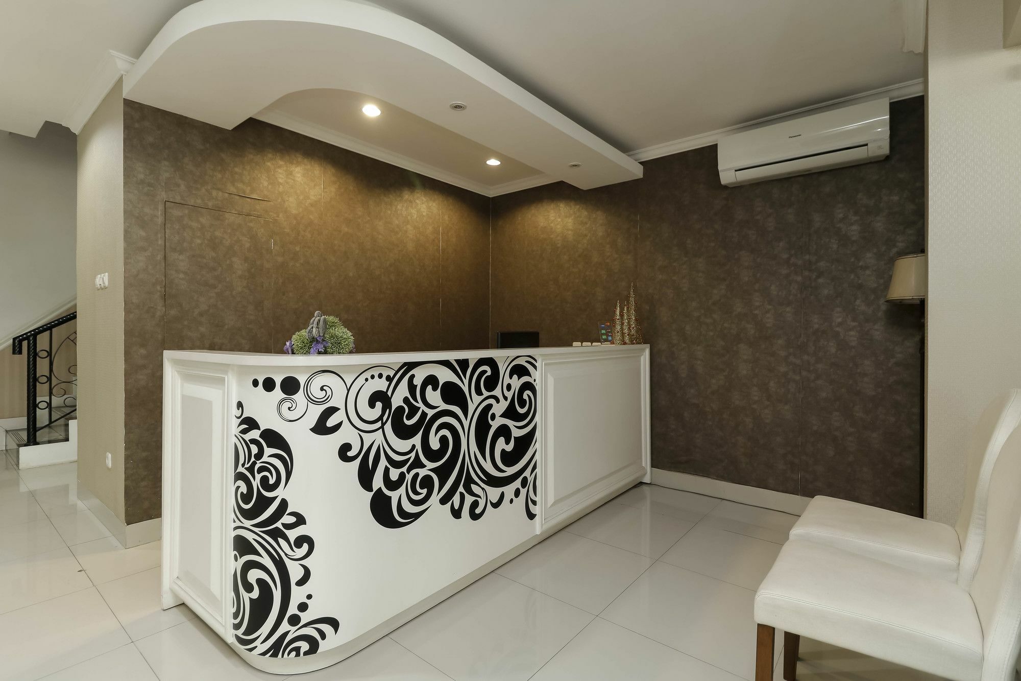 Reddoorz Plus @ Setiabudi Barat Jacarta Exterior foto
