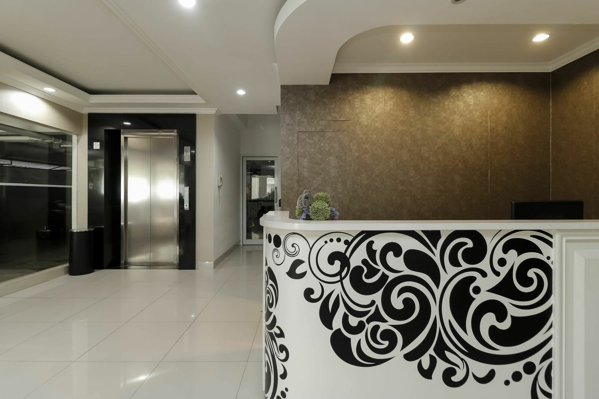 Reddoorz Plus @ Setiabudi Barat Jacarta Exterior foto