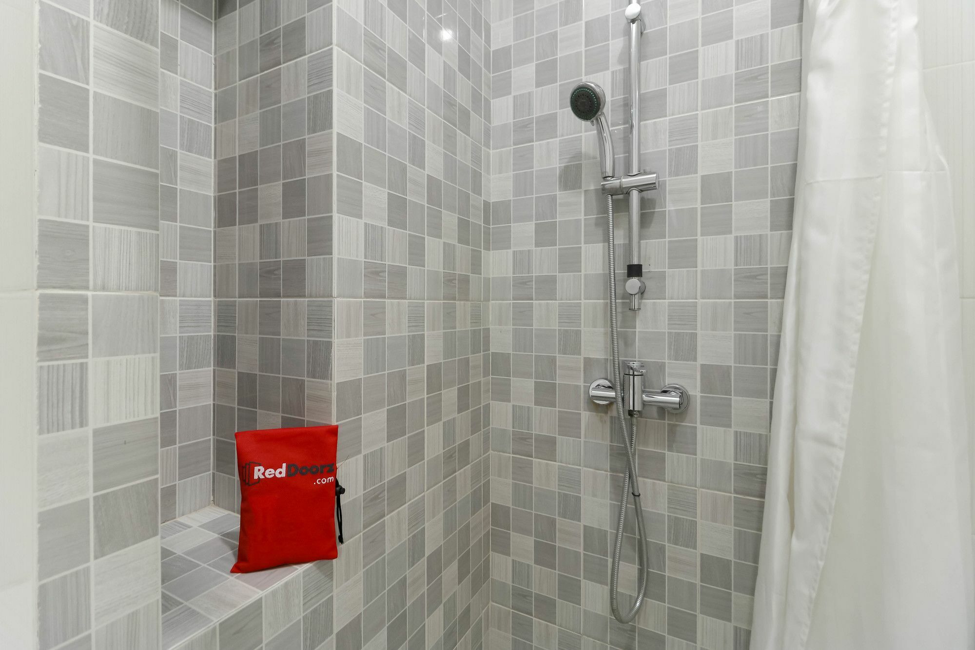Reddoorz Plus @ Setiabudi Barat Jacarta Exterior foto