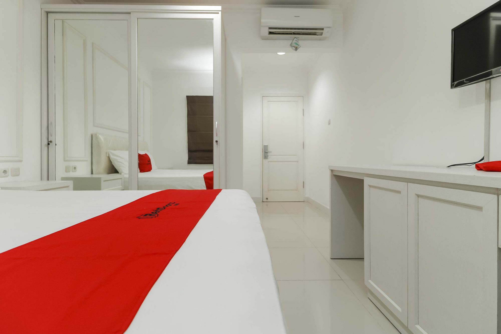 Reddoorz Plus @ Setiabudi Barat Jacarta Exterior foto